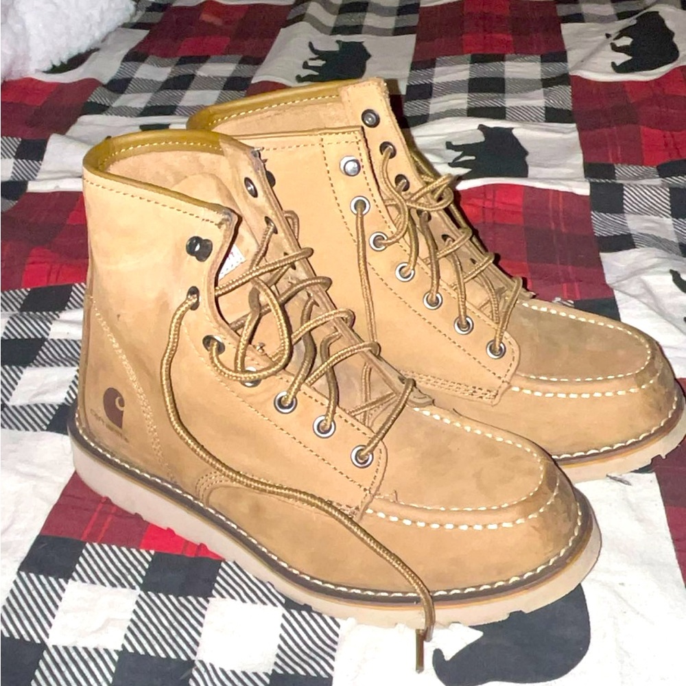 Woman's Carhart work boots!